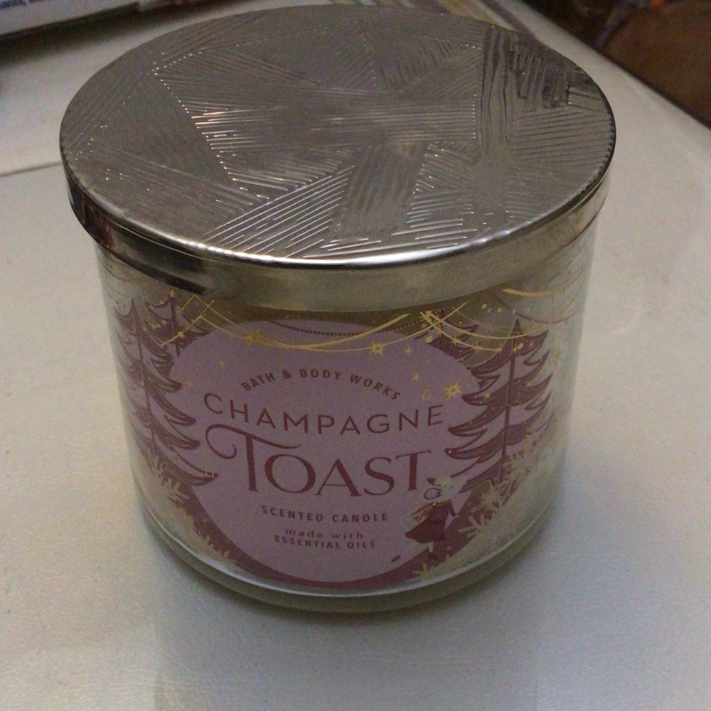 Bath & Body Works Champagne Toast Candle with Silver Lid
